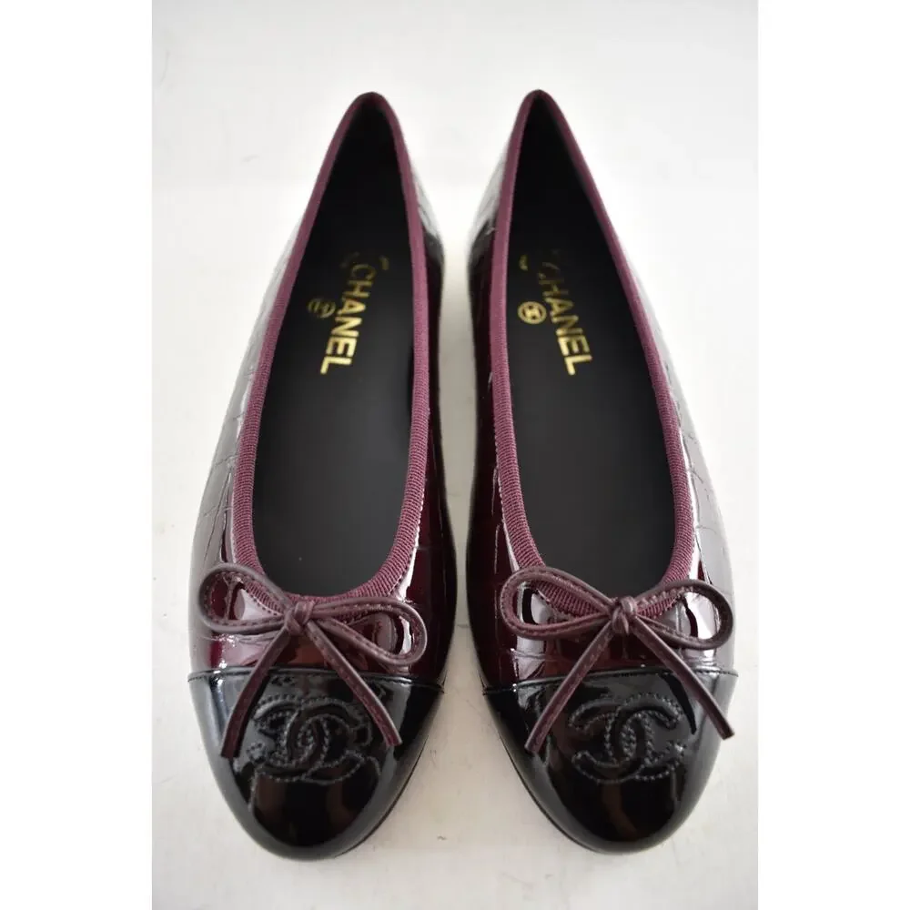 Chanel 26A Burgundy Red Black Crocodile Croc CC Logo Ballet Ballerina Flat 38.5